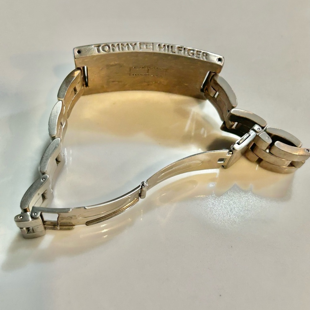 Tommy Hilfiger Unisex Bracelet
Stainless Steel Watchband Look - Picture 6 of 16